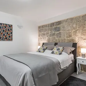 Studio Toniko Apartment Split