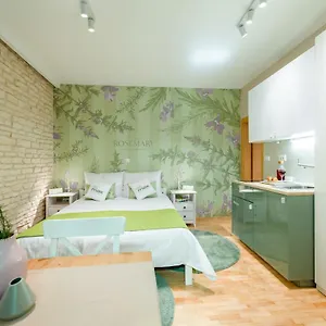Mak Apartment Split